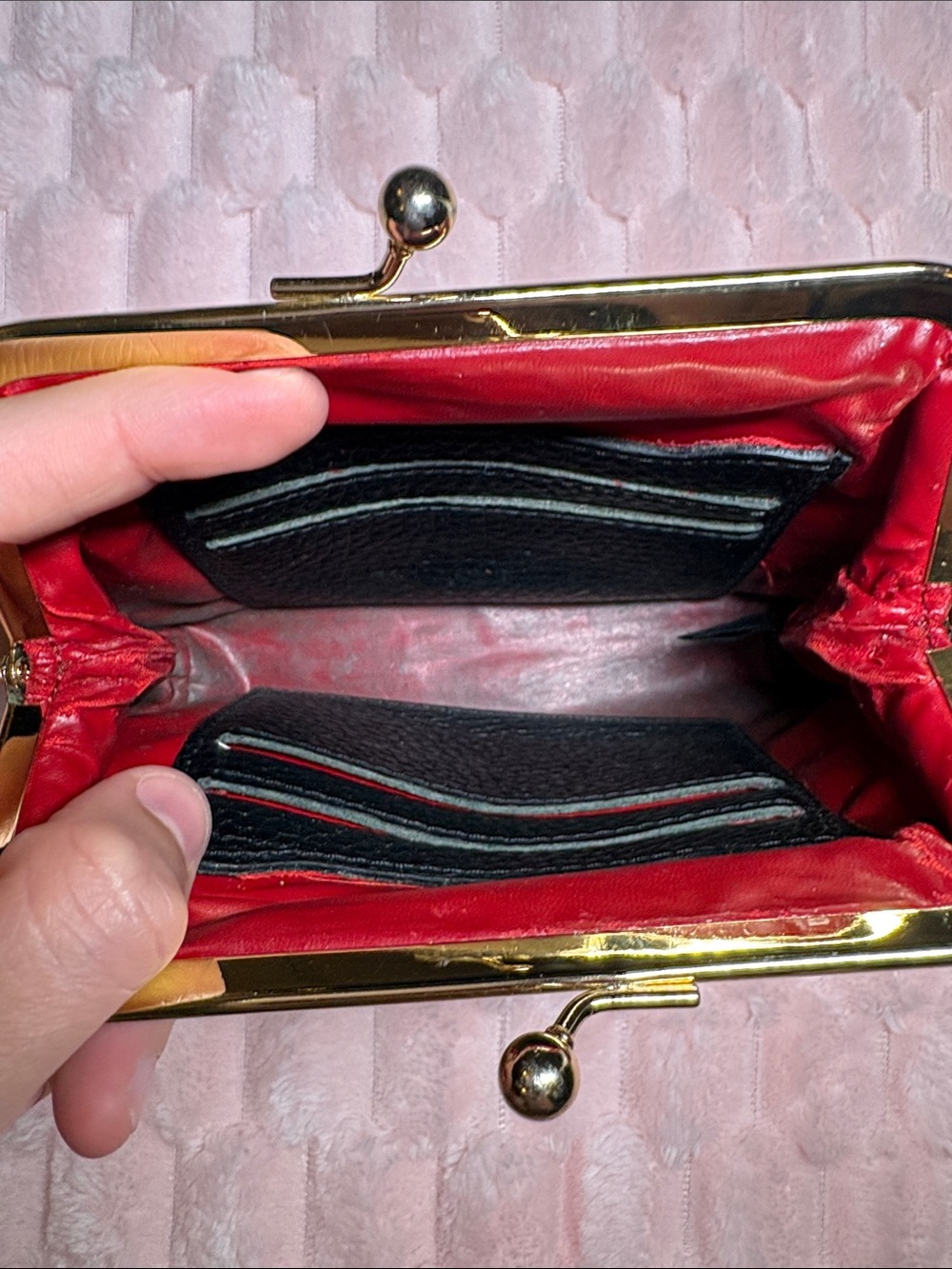 Y2K/ Vintage Dooney & Bourke Pebbled Kiss-Lock Coin Pouch with Gold Hardware - Picture 8 of 16
